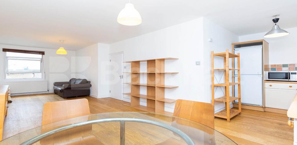 Split level three bedroom flat with modern furnishings mins to tube & shops Brecknock Road, Tufnell Park